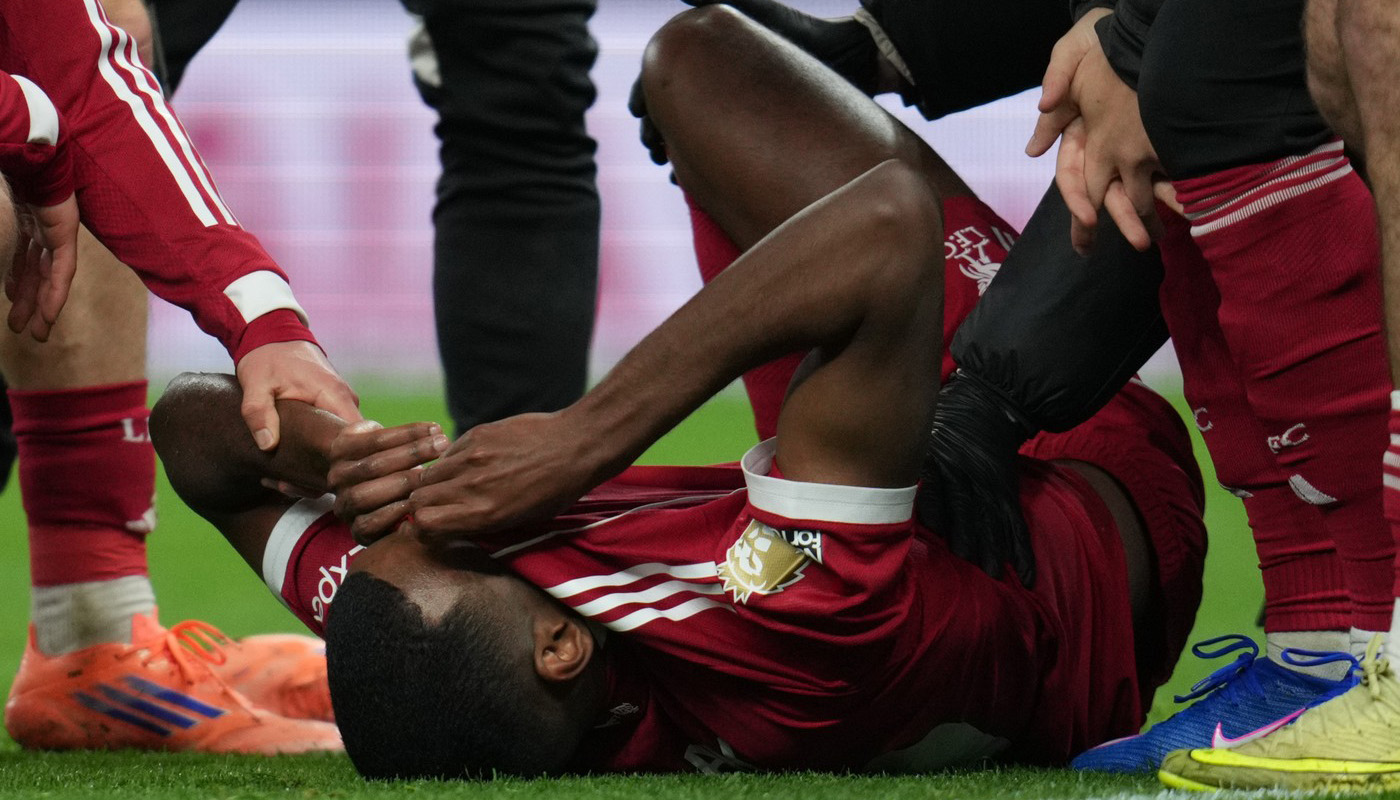 accidentare-grava-sub-privirea-lui-radu-dragusin:-isak-a-inceput-sa-planga-dupa-ce-a-dat-gol-si-s-a-lovit-in-tottenham-liverpool!