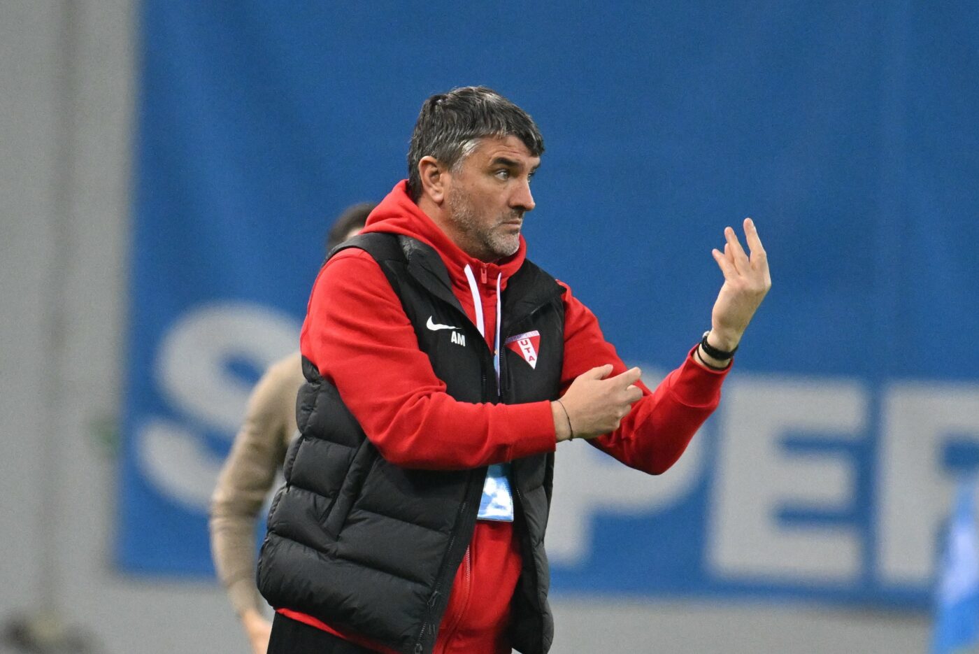 e-gata!-uta-arad-anunta-deja-primele-doua-transferuri-dupa-ce-a-invins-pe-dinamo-iar-adrian-mihalcea-dezvaluie-o-posibila-sursa-neasteptata:-in-permanenta-am-fost-cu-ochii-pe-ei.-exclusiv