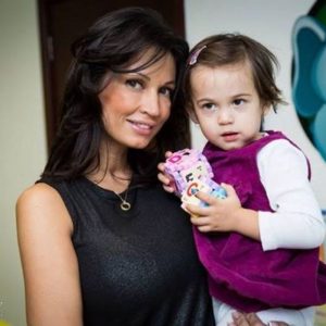 cum-arata-fiica-nicoletei-luciu-la-14-ani!-kim-csergo-s-a-transformat-intr-o-domnisoara-superba-si-nu-a-mai-aparut-in-public-de-cand-era-mica:-cand-plec-de-acasa-ii-spun:-ce-fac-eu-faci-tu!