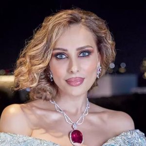 cum-isi-mentine-iulia-vantur-silueta-de-cand-s-a-mutat-in-india:-cateodata-sar-pranzul-si-mananc-doar-seara-moderat.-de-ce-ii-e-cel-mai-dor-cand-e-departe-de-tara-/-exclusiv