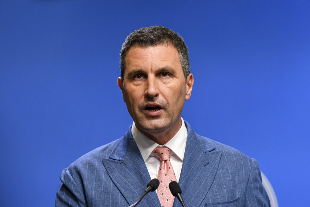 tanczos-barna:-unii-directori-de-companii-de-stat-nu-si-merita-banii,-mai-ales-in-domeniul-feroviar