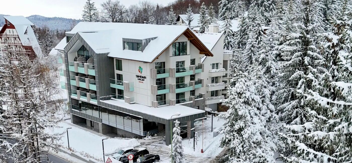 cum-si-a-asteptat-simona-halep-invitatii-la-masa-de-craciun,-la-hotelul-ei-din-poiana-brasov.-pachetul-de-3-nopti-de-cazare-a-costat-de-la-660-euro-de-persoana