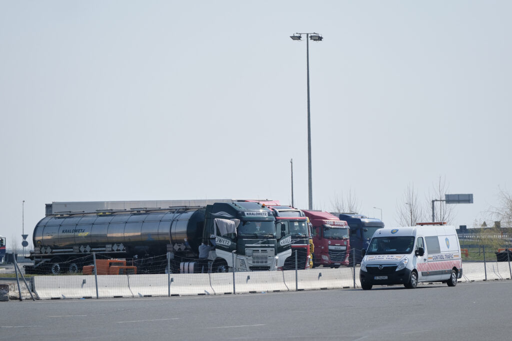 trafic-intens-pentru-camioane-la-mai-multe-puncte-de-frontiera-in-prima-zi-de-craciun.-timpi-de-asteptare-de-pana-la-doua-ore