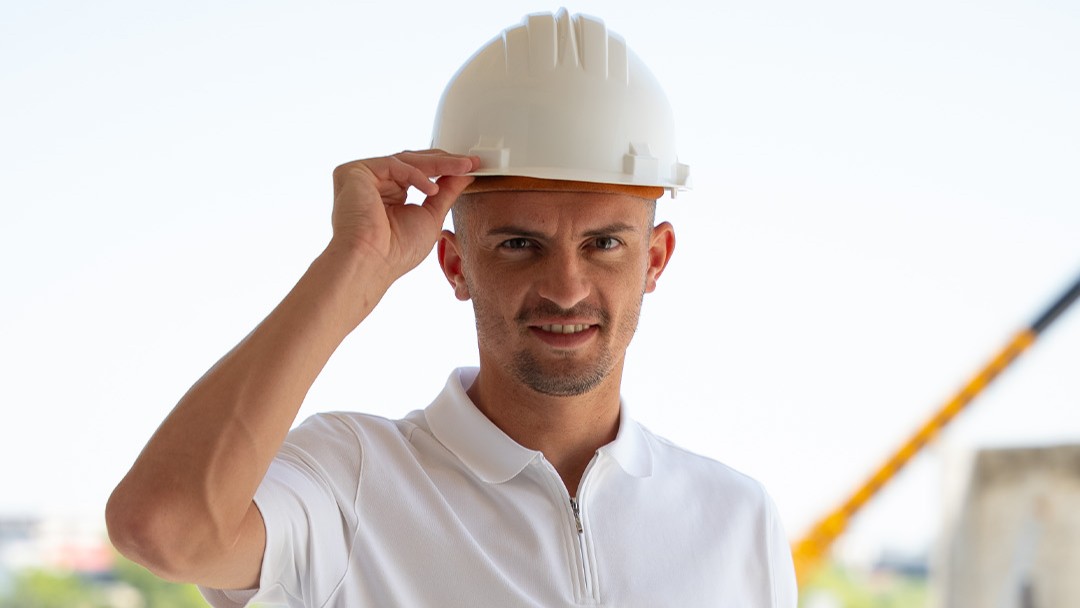 florin-tanase-a-devenit-milionar-din-imobiliare-si-a-platit-3.000-de-euro-pentru-cadoul-de-14-grame-pe-care-i-l-a-facut-lui-mitica-dragomir