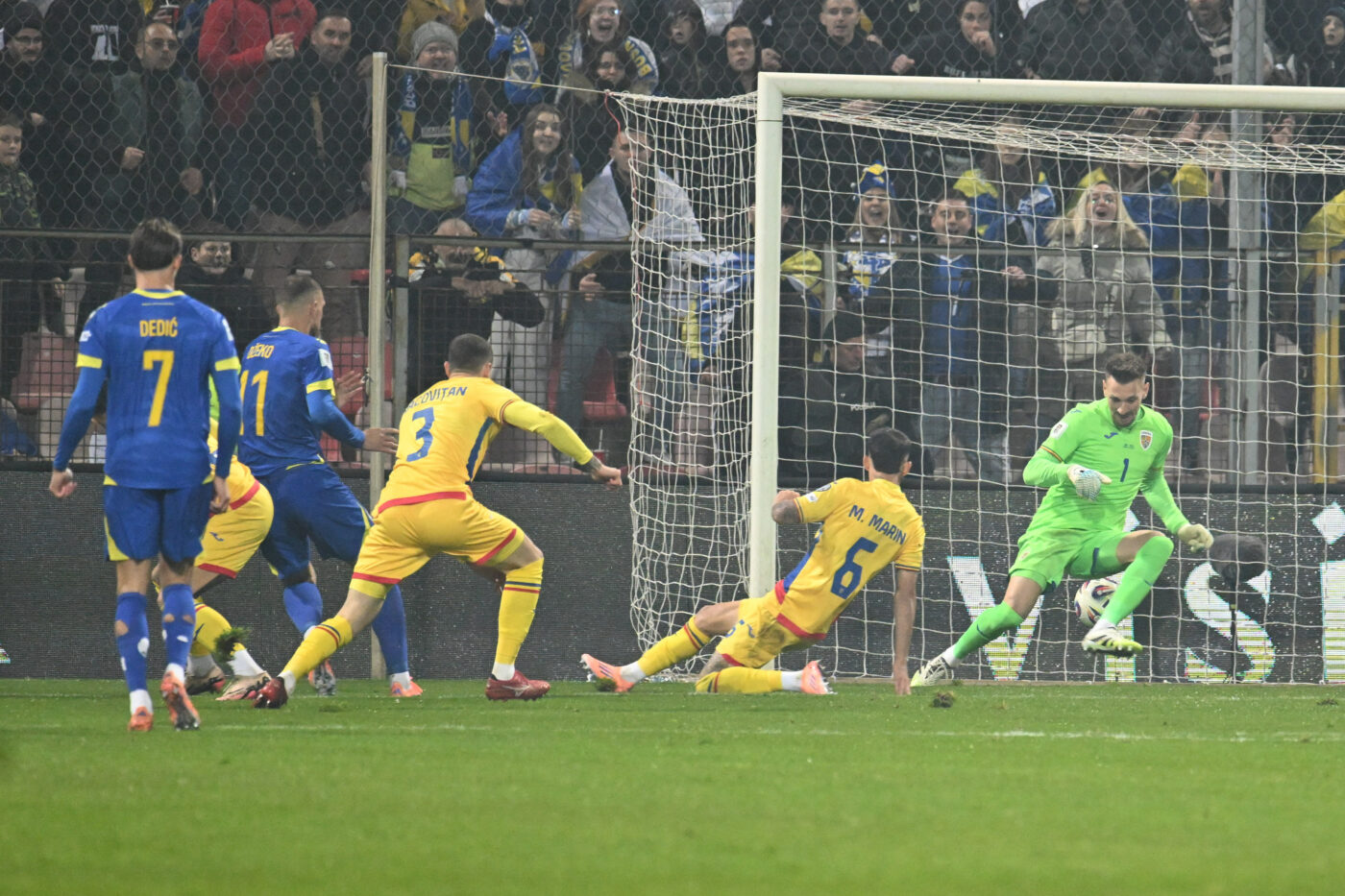 sfatul-unui-portar-cu-sute-de-meciuri-la-activ-in-fotbalul-romanesc-pentru-ionut-radu:-daca-ar-face-un-pas-in-fata-ar-fi-complet.-exclusiv