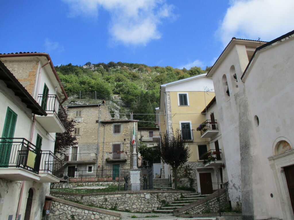 italia-sarbatoreste-primul-copil-nascut-intr-un-sat-in-ultimii-30-de-ani.-motivul-dezastrului-demografic