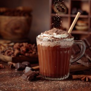 ciocolata-calda,-mai-periculoasa-decat-pare.-de-ce-recomanda-specialistii-sa-o-consumi-cu-masura