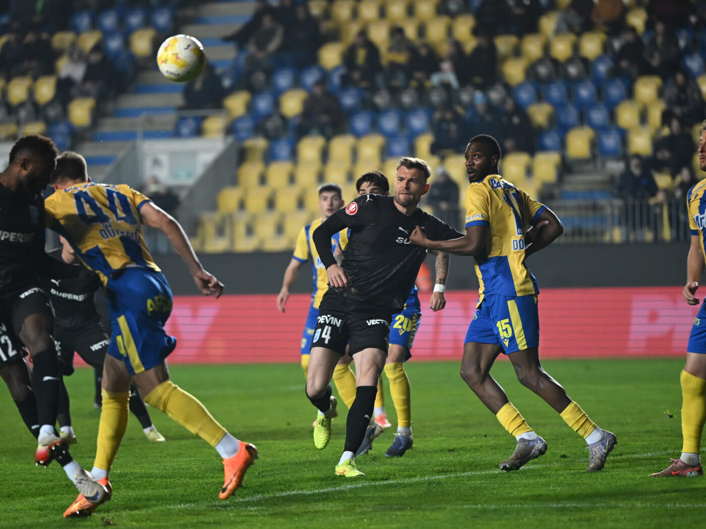 fostul-jucator-de-la-olympique-marseille,-pe-picior-de-plecare-din-superliga-romaniei.-exclusiv