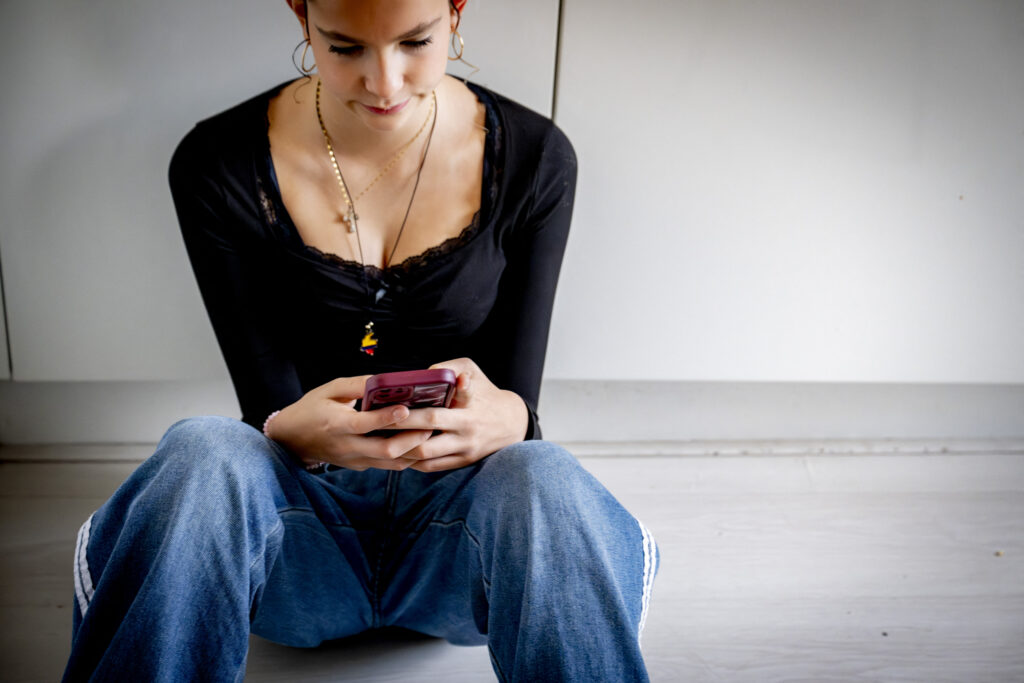 medic:-nu-atingeti-telefonul-mobil-in-primele-60-de-minute-dupa-trezire