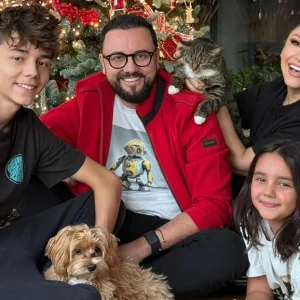 ce-s-a-intamplat-la-un-concert-al-andrei,-cand-l-a-sunat-pe-fiul-ei-pe-video:-urlau-fetele-in-public-dupa-david-sa-vezi-cate-fete-tin-telefonul-cu-el-si-o-inima.-si-eu-innebunesc!-doamne,-ce-mi-e-dat-sa-traiesc!