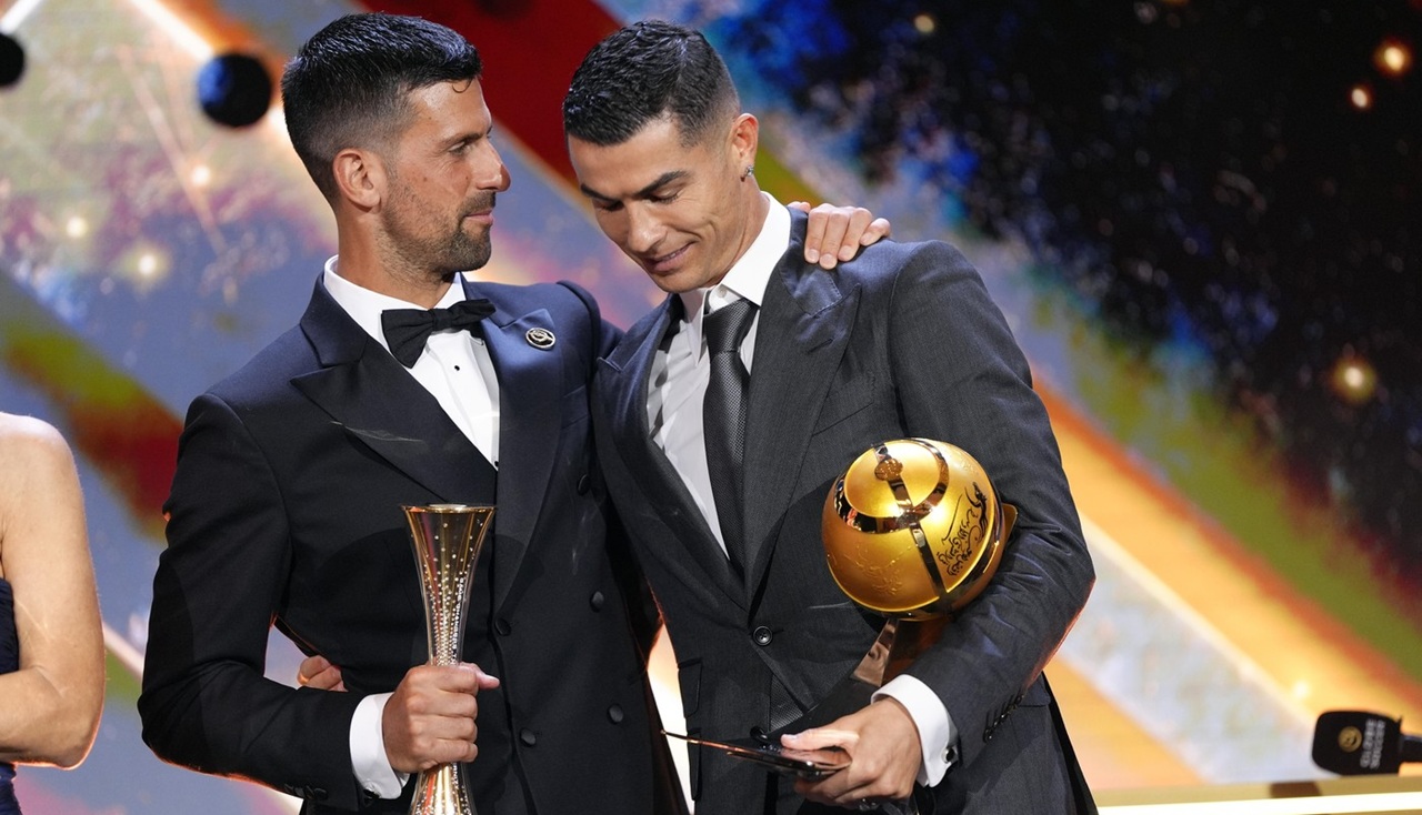 moment-istoric-cu-cristiano-ronaldo-si-novak-djokovic-pe-aceeasi-scena,-fiind-premiati:-pentru-mine-e-un-exemplu