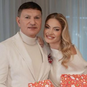 cristi-borcea,-complet-transformat-de-operatiile-estetice.-val-de-ironii-dupa-ultimele-imagini-postate-de-valentina-pelinel:-ii-mai-lipsea-trasura-cu-reni