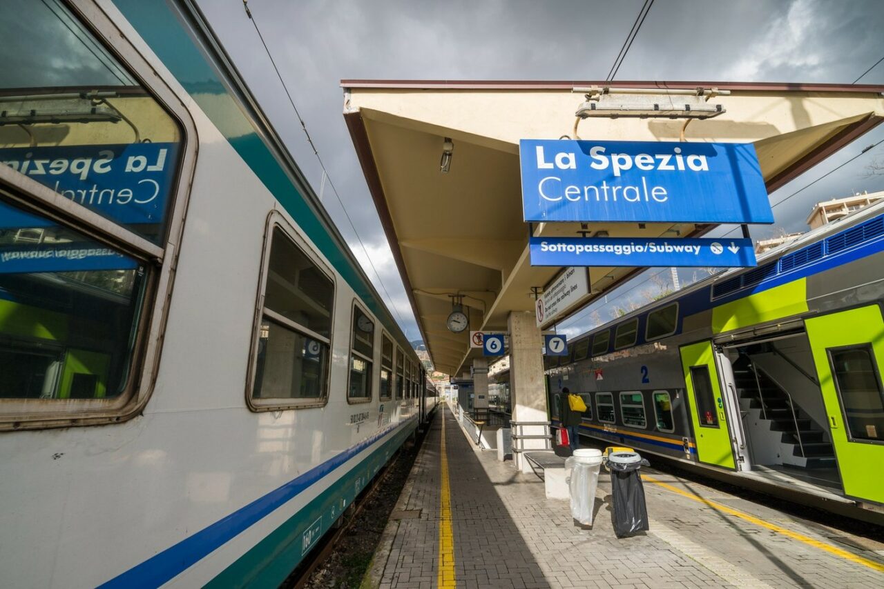 calatoria-de-neuitat-cu-trenul-care-costa-doar-15-euro.-traseul-trece-prin-cinci-sate