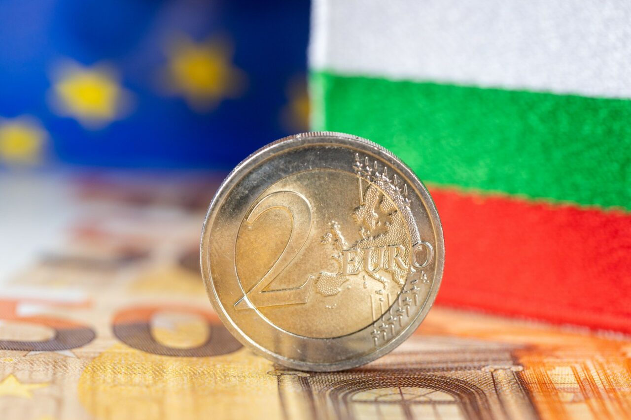 primele-pensii-in-euro-in-bulgaria.-seniorii-au-luat-cu-asalt-oficiile-postale