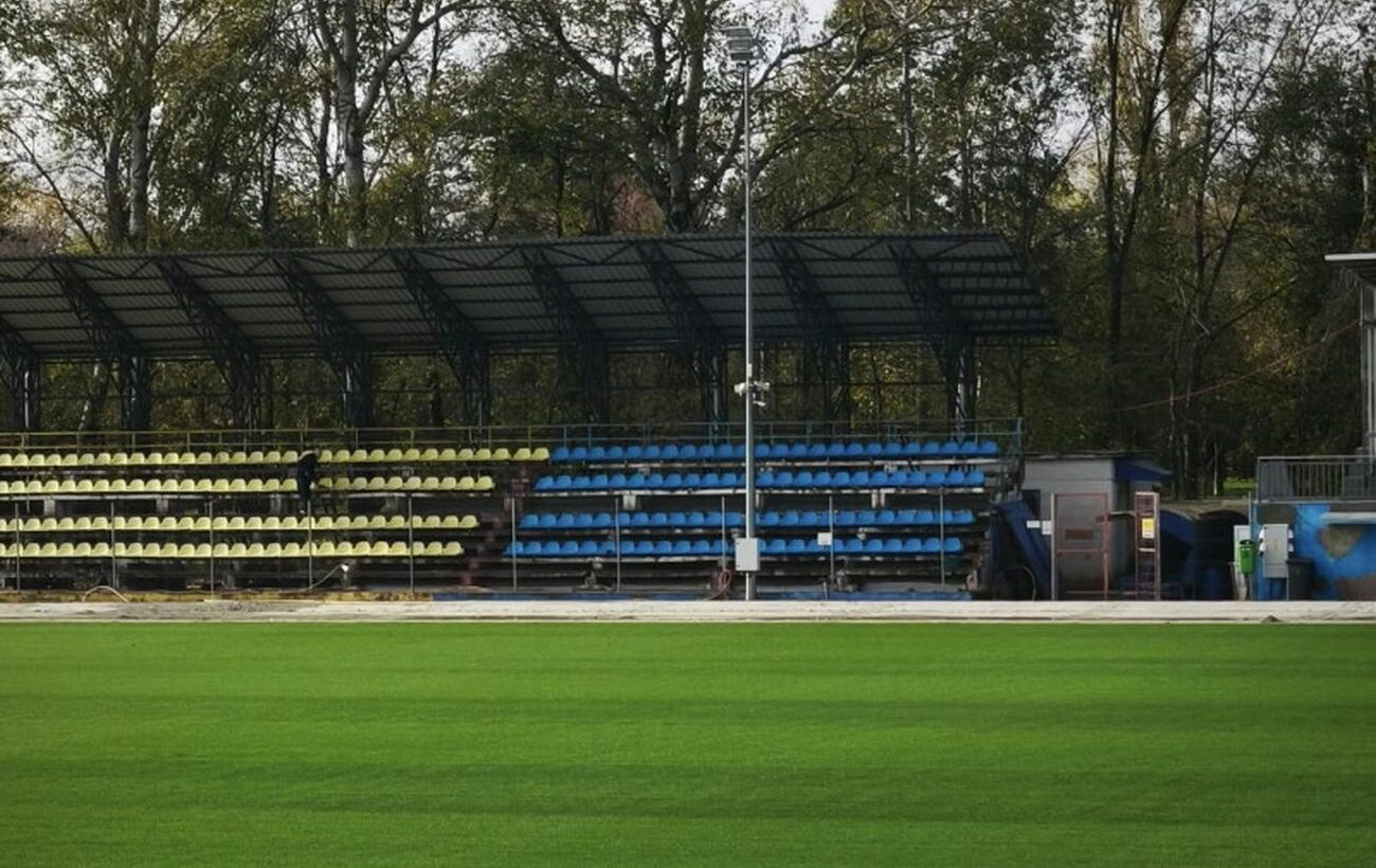 noul-stadion-al-echipei-din-superliga-e-primul-care-e-gata-in-2026:-stalpii-sunt-pe-drum