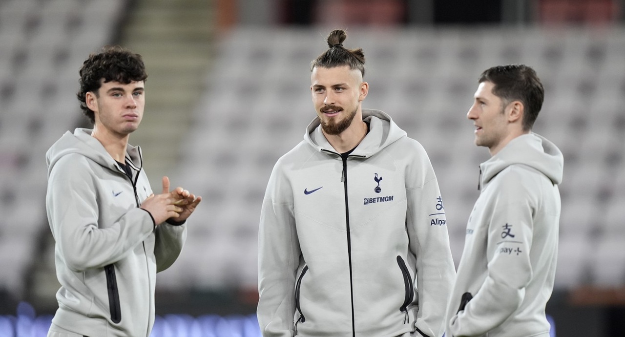 inca-un-meci,-acelasi-tratament-pentru-radu-dragusin.-doar-un-transfer-il-poate-salva