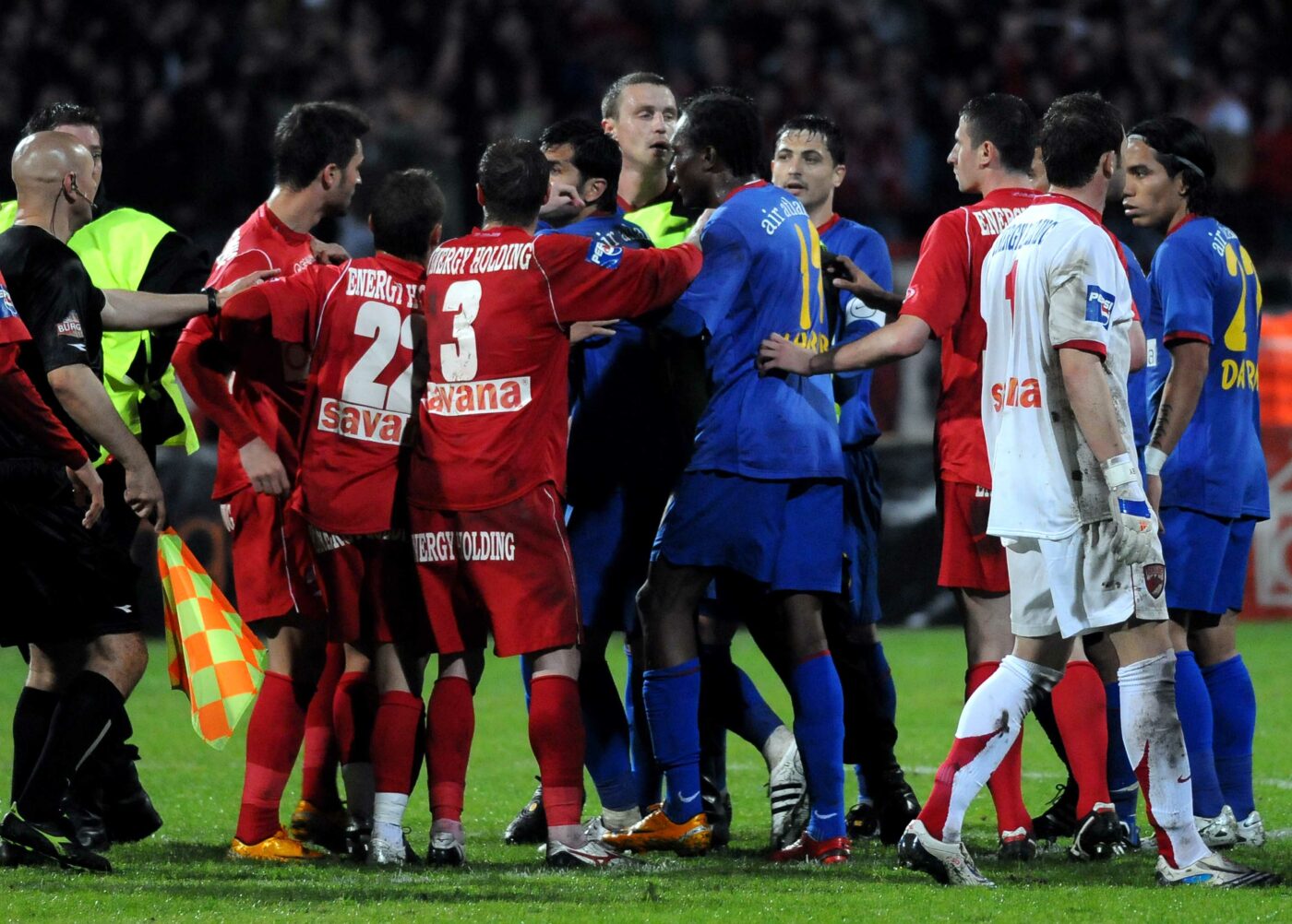 a-venit-preotul-in-cabina!.-cum-au-fost-pusi-fotbalistii-echipei-din-bucuresti-sa-jure-ca-nu-trantesc-meciul