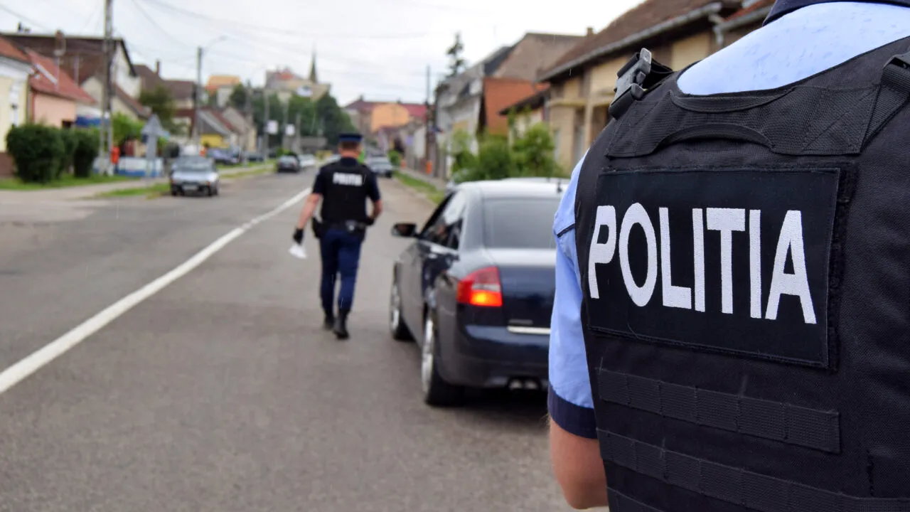 un-barbat-a-muscat-trei-agenti-de-politie-care-s-au-deplasat-la-locuinta-sa-in-urma-unui-apel-112