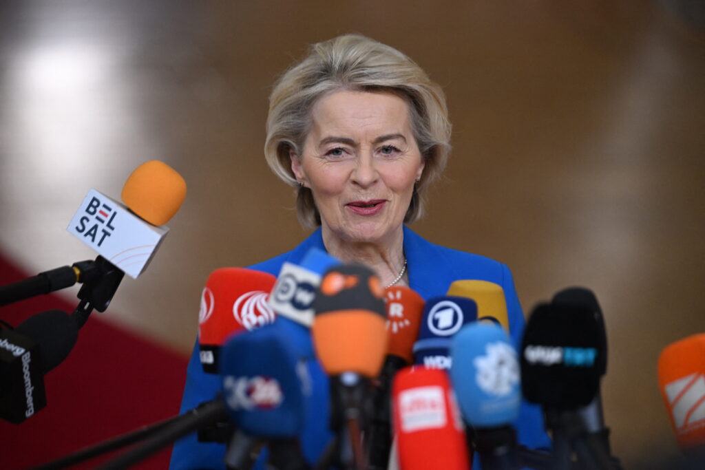 ursula-von-der-leyen-isi-exprima-sustinerea-fata-de-protestele-din-iran-si-condamna-reprimarea-violenta-a-manifestatiilor
