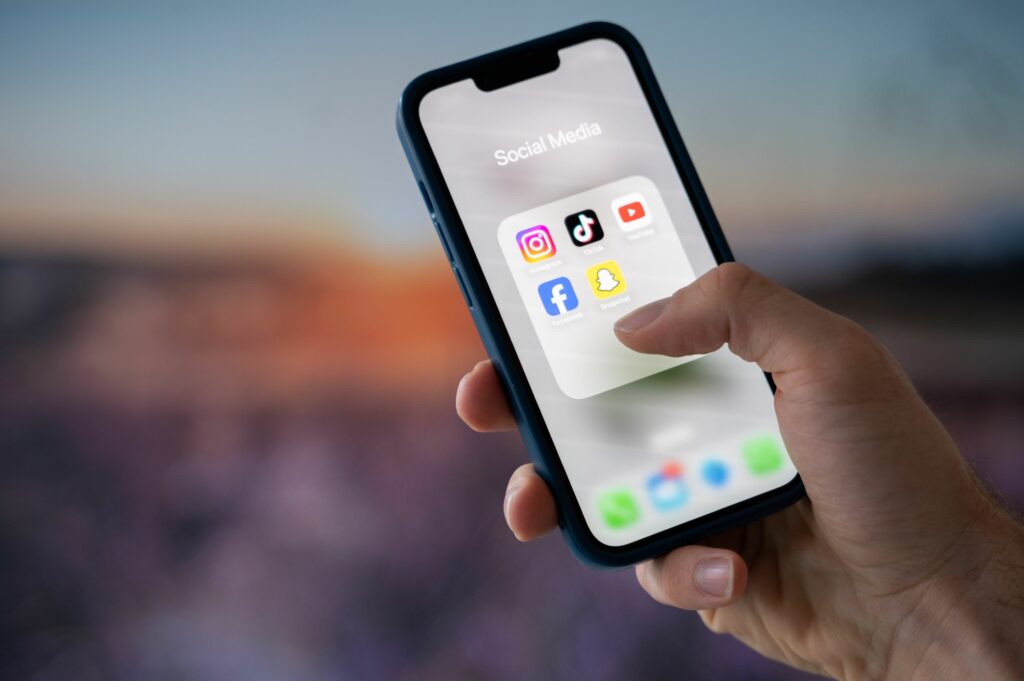 a-aparut-gadgetul-pentru-dependentii-de-retele-sociale.-cat-costa-si-cum-functioneaza