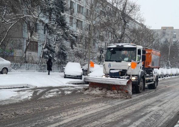 primaria-bucuresti-anunta-ca-312-utilaje-si-1.144-de-muncitori-inlatura-zapada
