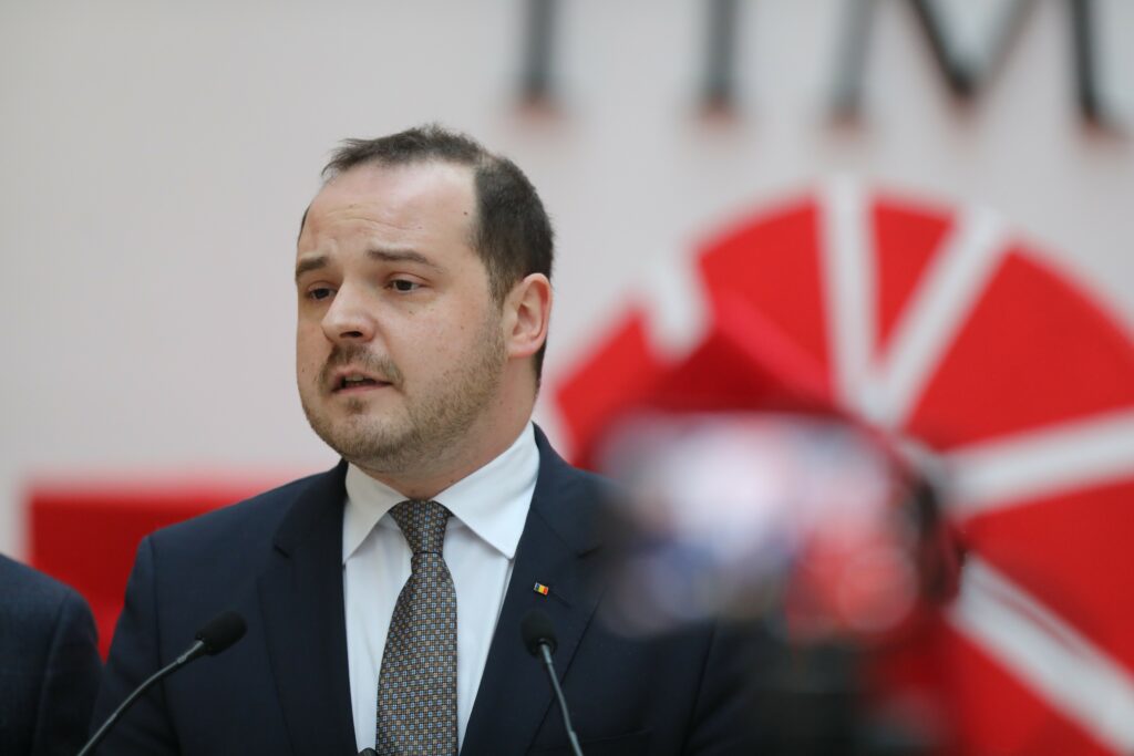 ministrul-sanatatii-respinge-scenariul-taierilor-de-salarii-si-anunta-reorganizarea-spitalelor-pe-patru-categorii-/-eu-nu-stiu-la-ministerul-sanatatii,-sa-existe-vreun-document-strategicde-taiere-cu-10%-a-salariilor