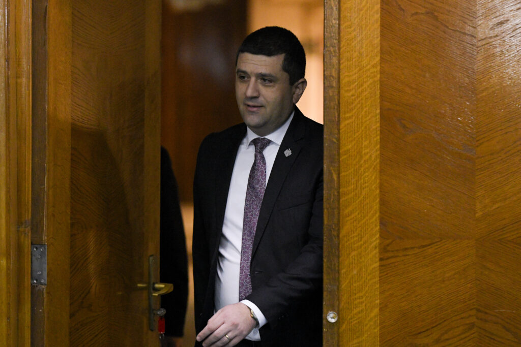 miruta,-despre-taierile-de-venituri-de-la-bugetari:-avem-o-burta-mai-mare-decat-cuprinde-paltonul