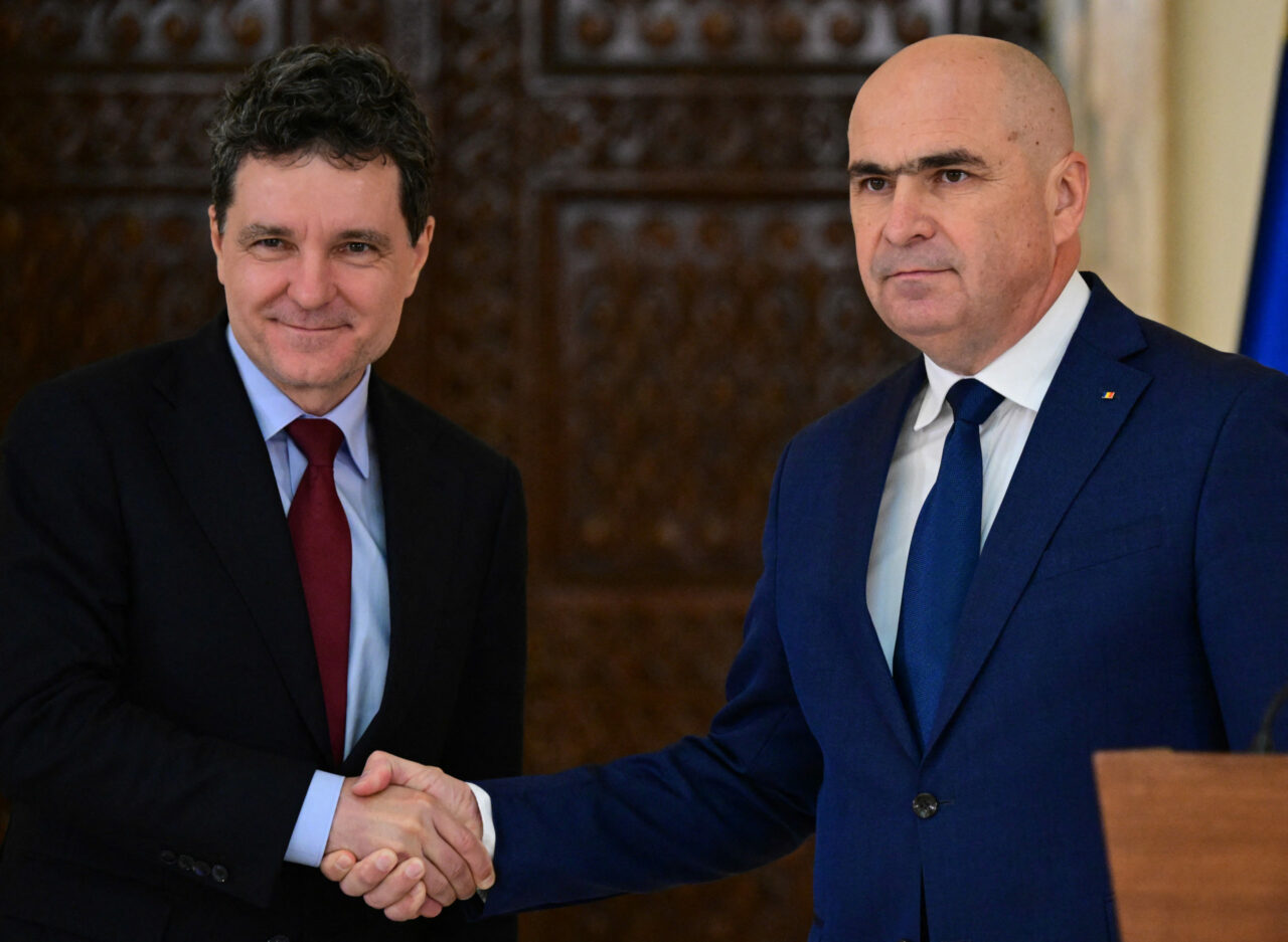 e-oficial:-premierul-ilie-bolojan-preia-interimatul-la-ministerul-educatiei.-nicusor-dan-a-semnat-decretul