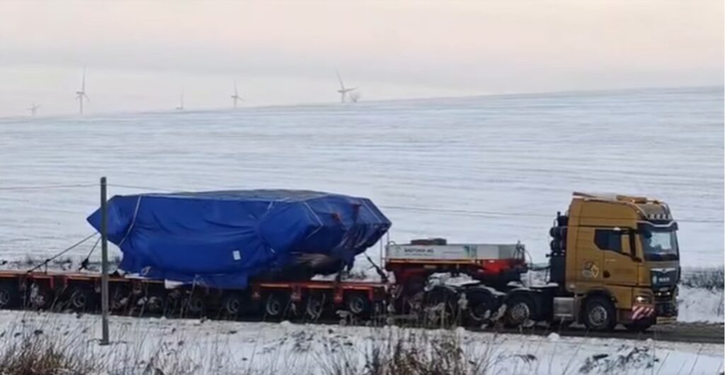 utilajul-gigant-care-va-fora-tunelul-poiana-a-ajuns-la-calarasi-premiera-pentru-romania.-video