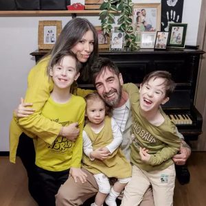 ce-relatie-au-gemenii-cu-sindrom-down-ai-cristinei-balan-cu-sora-lor-mai-mica:-au-complicitati,-se-inteleg-din-priviri.-sigur-ca-si-ei-sunt-copii-si,-uneori,-au-tensiuni-ca-toti-copiii-/-exclusiv