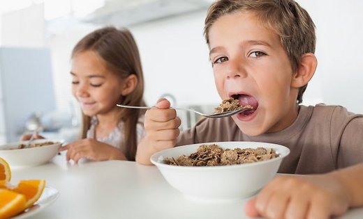 alocatia-zilnica-de-hrana-pentru-copii,-persoane-cu-dizabilitati-si-persoane-varstnice-creste-de-la-22-lei-la-32-lei/zi