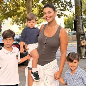 andreea-popescu,-explicatii-dupa-ce-a-fost-criticata-ca-are-4-bone-pentru-cei-3-copii:-eu-stiu-foarte-bine-ce-fac