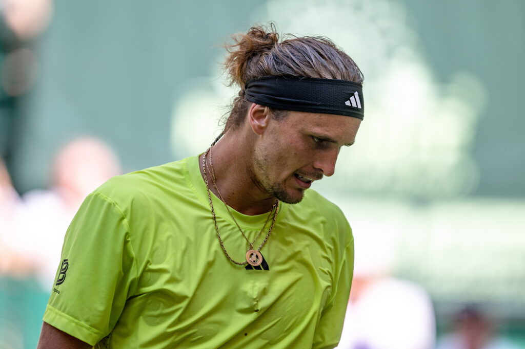 zverev,-al-treilea-favorit,-incepe-turneul-cu-emotii,-dar-avanseaza-in-turul-2-la-australian-open