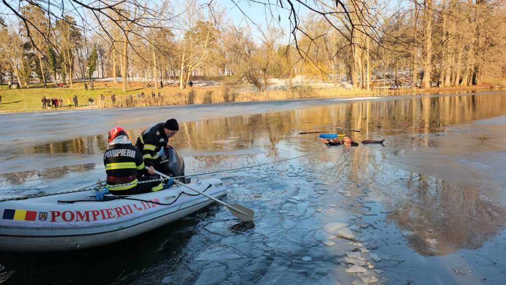 un-nepalez-este-salvatorul-fetei-de-cinci-ani-care-a-cazut-in-lacul-din-parcul-romanescu.-barbatul-s-a-aruncat-in-apa-deosebit-de-rece