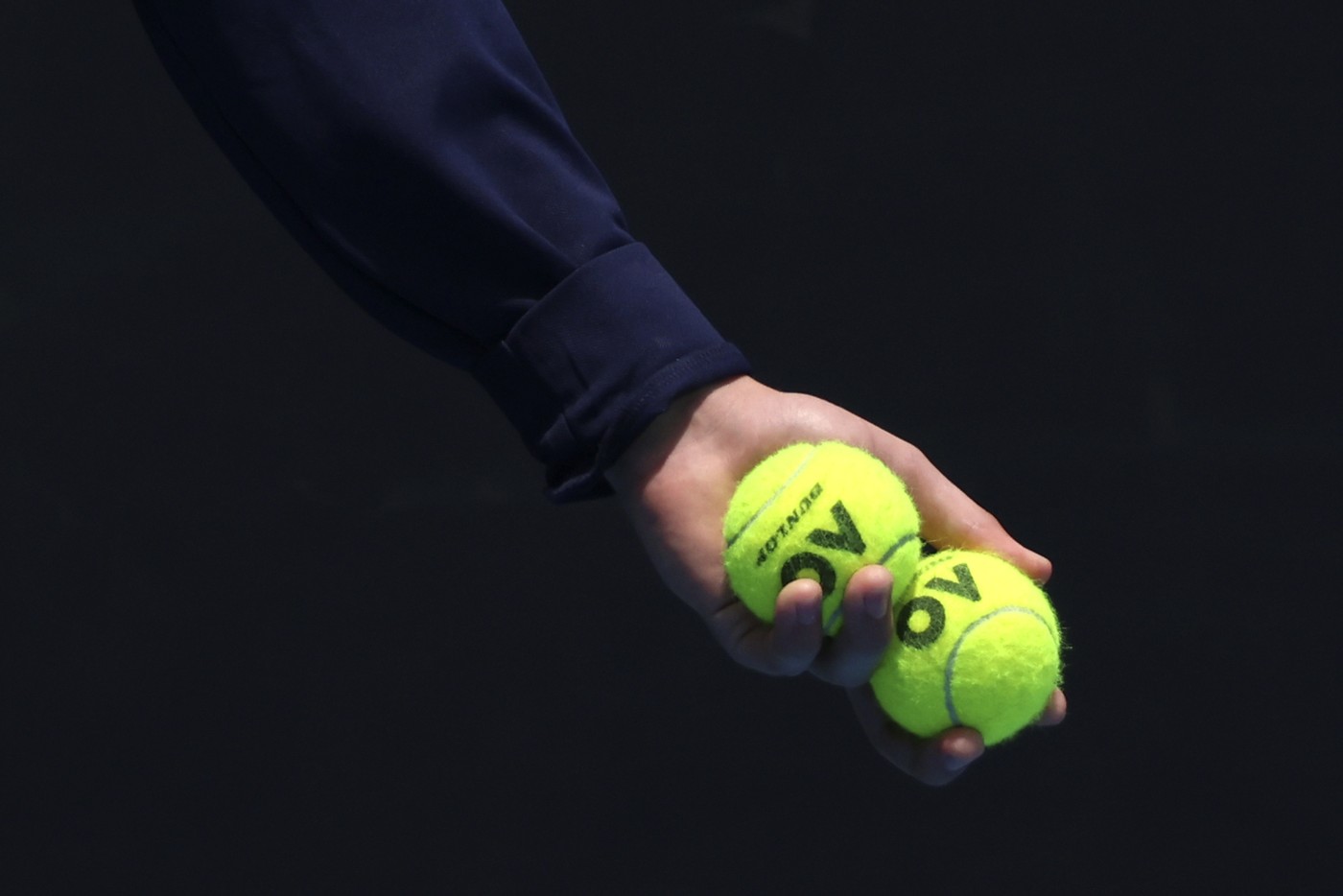 panica-la-australian-open.-un-copil-de-mingi-s-a-prabusit-din-senin-pe-teren