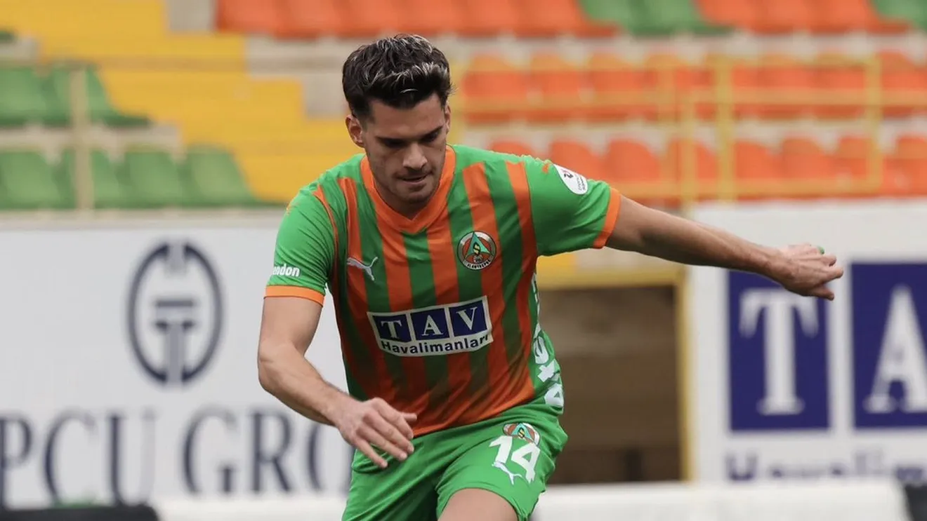 ianis-hagi,-scos-din-lot-inainte-de-meciul-cu-fenerbahce!-ce-a-patit-fiul-lui-gica-hagi