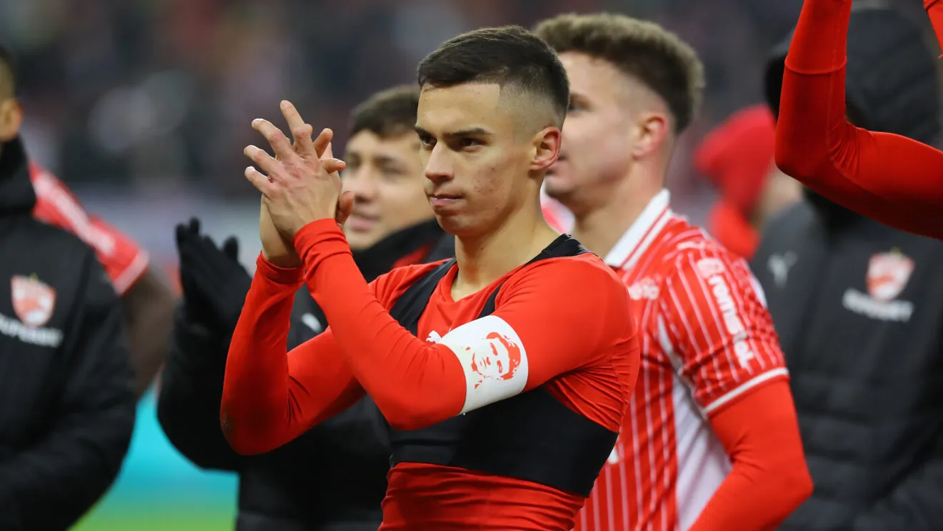 ce-a-facut-un-fan-al-lui-dinamo-pentru-catalin-cirjan-cand-capitanul-a-urcat-in-pch