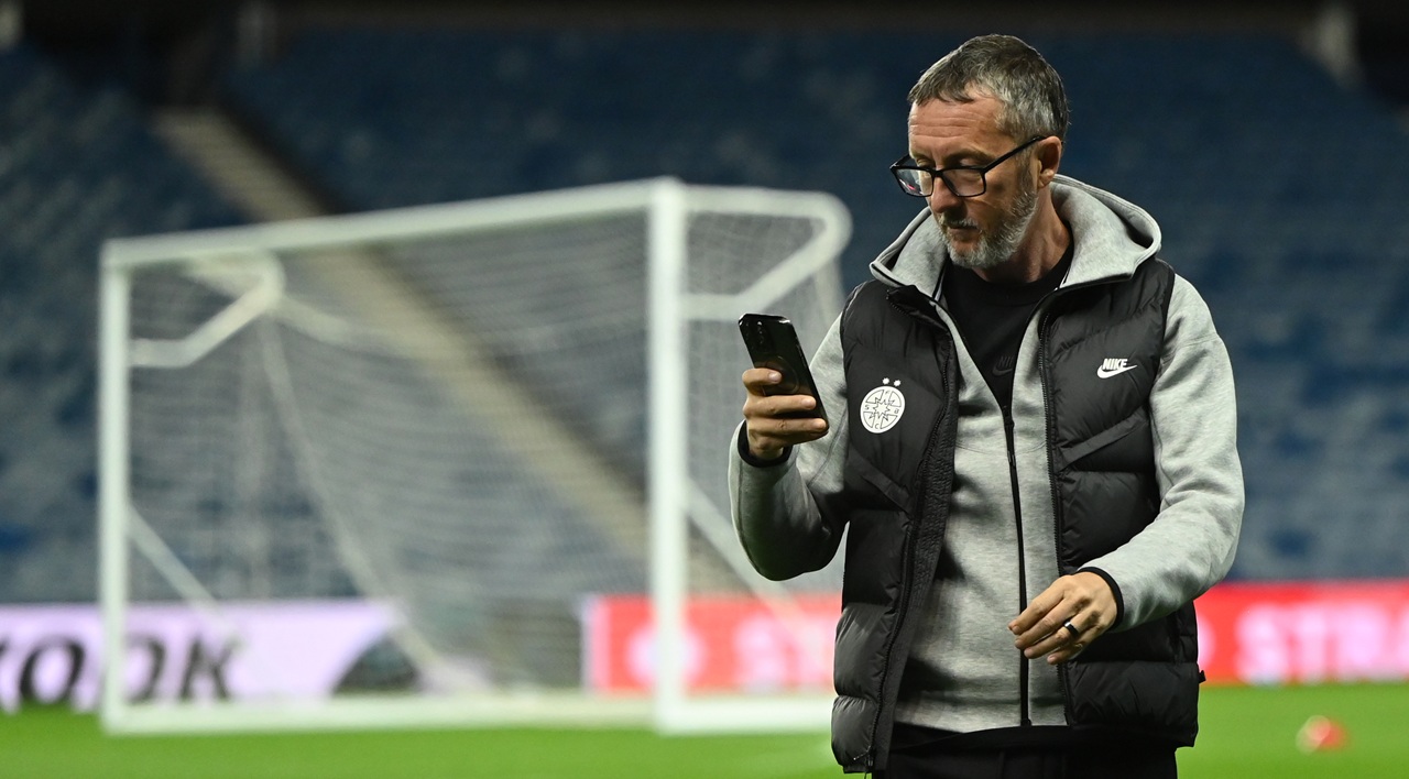 de-ce-nu-le-raspunde-mihai-stoica-impresarilor-care-i-propun-fotbalisti:-le-dau-cu-seen,-dar-nu-se-face-albastru.-eu-am-smecherie