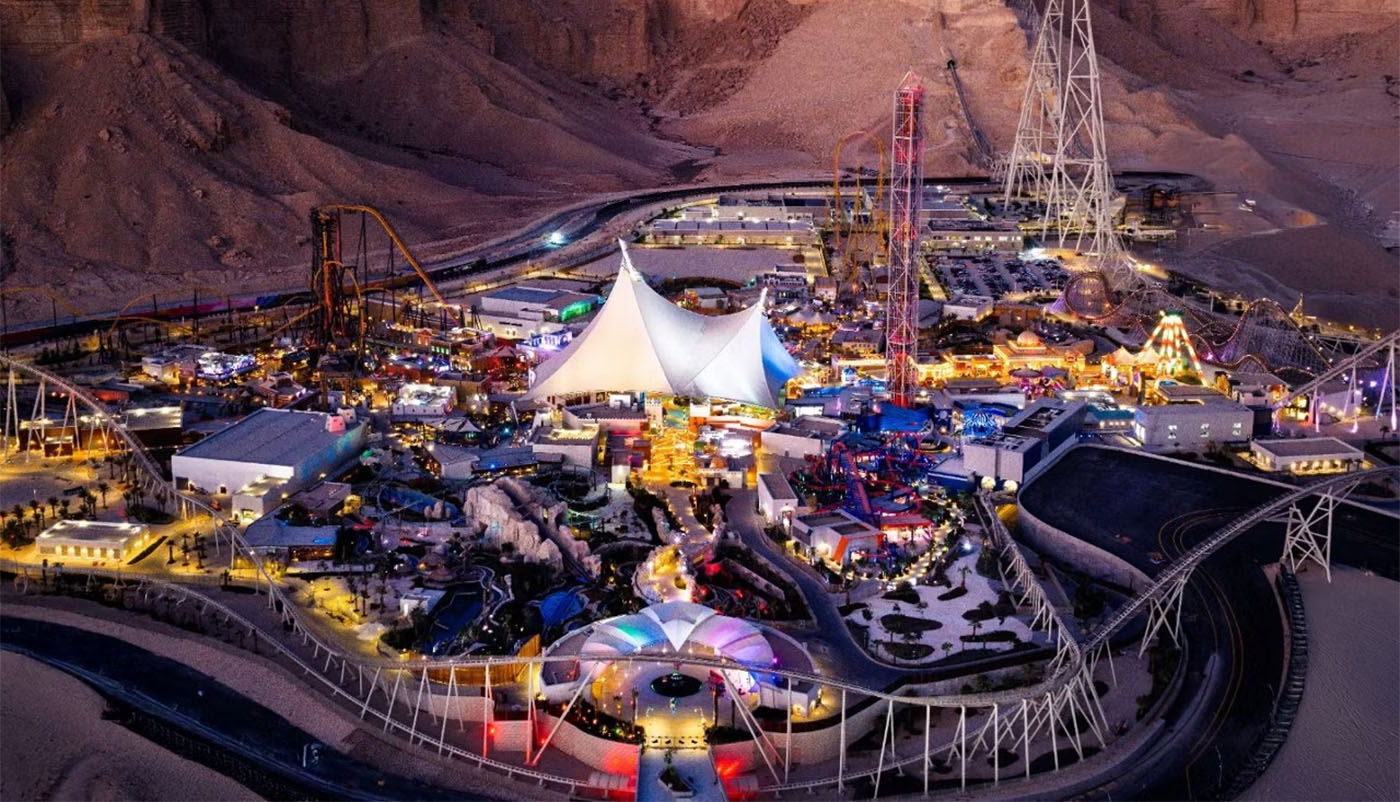 extra-se-construieste-intr-un-ritm-alert-qiddya,-orasul-viitorului-de-34,6-miliarde-de-euro-din-desert.-va-avea-circuit-de-formula-1,-stadion-pentru-cupa-mondiala-si-un-parc-tematic-nemaivazut