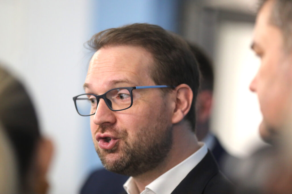 g4media.-dominic-fritz-despre-impozite:-nu-primesc-flori,-dar-sunt-decizii-necesare-pentru-comunitate