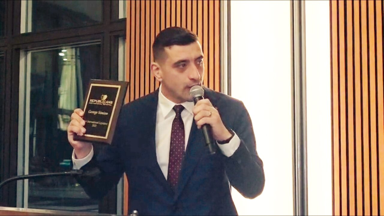 george-simion-a-fost-premiat-in-sua-dupa-ce-a-prezentat-congresului-american-un-raport-despre-anularea-alegerilor-din-romania:-ne-vom-ridica-sa-luptam