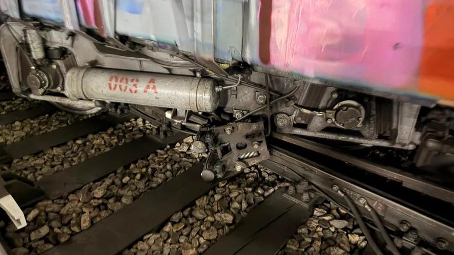 tentativa-de-sinucidere-la-metrou.-o-femeie-s-a-aruncat-in-fata-trenului,-la-statia-constantin-brancoveanu