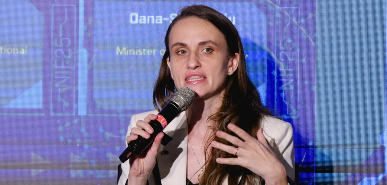 oana-toiu-neaga-ca-i-a-adresat-un-mesaj-lui-donald-trump:-nu-este-o-replica-direct-data-lui-trump-e-o-clarificare-necesara