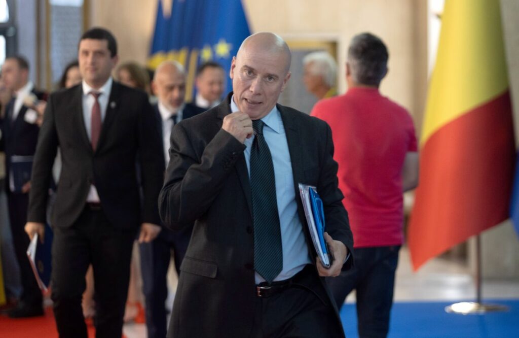 se-cere-demiterea-lui-andras-demeter.-insultele-si-batjocura-ministrului-la-adresa-oamenilor-de-cultura-din-romania,-intr-o-inregistrare-audio