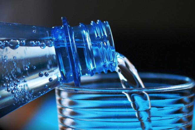 apa-de-la-chiuveta,-apa-la-pet,-apa-filtrata.-care-este-alegerea-corecta