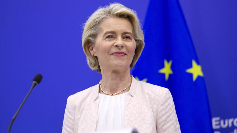 motiunea-impotriva-ursulei-von-der-leyen-a-picat-la-vot-in-parlamentul-european.-doar-165-dintre-cei-720-de-membri-au-votat-pentru-demiterea-sefei-ce