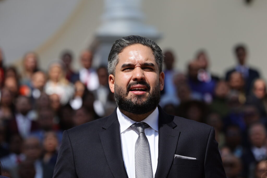 maduro-a-disparut,-nicolasito-a-aparut:-cine-revendica-puterea-in-venezuela