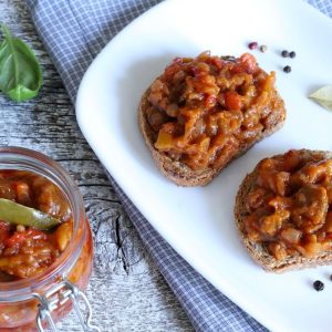 cum-se-pastreaza-zacusca-dupa-deschidere-si-cat-rezista