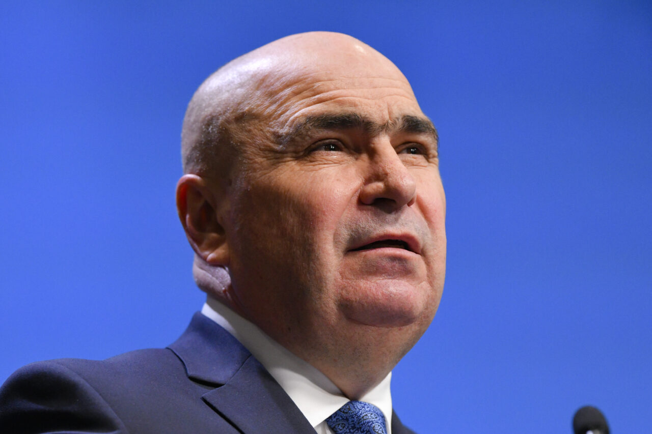 bolojan-compara-romania-cu-groenlanda,-in-cazul-gestului-facut-de-simion-la-washington:-daca-cineva-ar-fi-facut-un-gest-legat-de-harta-romaniei