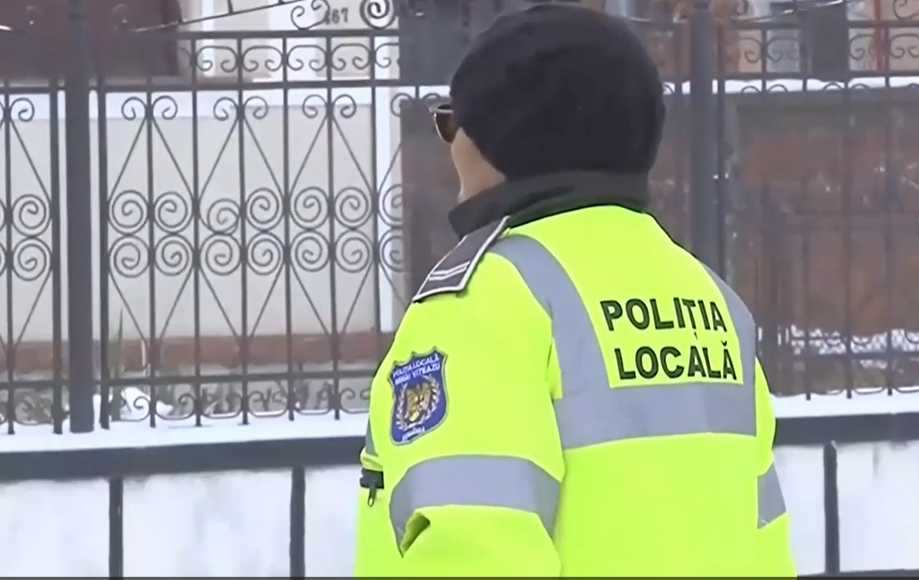cinci-minori-au-furat-de-la-alt-copil-bonurile-obtinute-in-urma-reciclarii-unor-ambalaje,-in-zona-unui-supermarket-din-bistrita